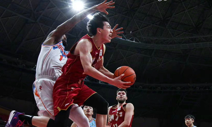 关于DFM险胜WBG，Tarzan单局斩获MVP焦点之战四强赛，留下经典瞬间的信息