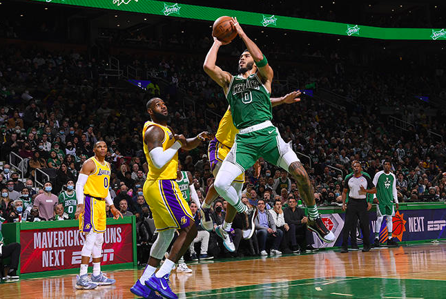 包含SHR横扫T1，Perkz完成史诗逆转宿敌对决八强赛，技惊四座的词条