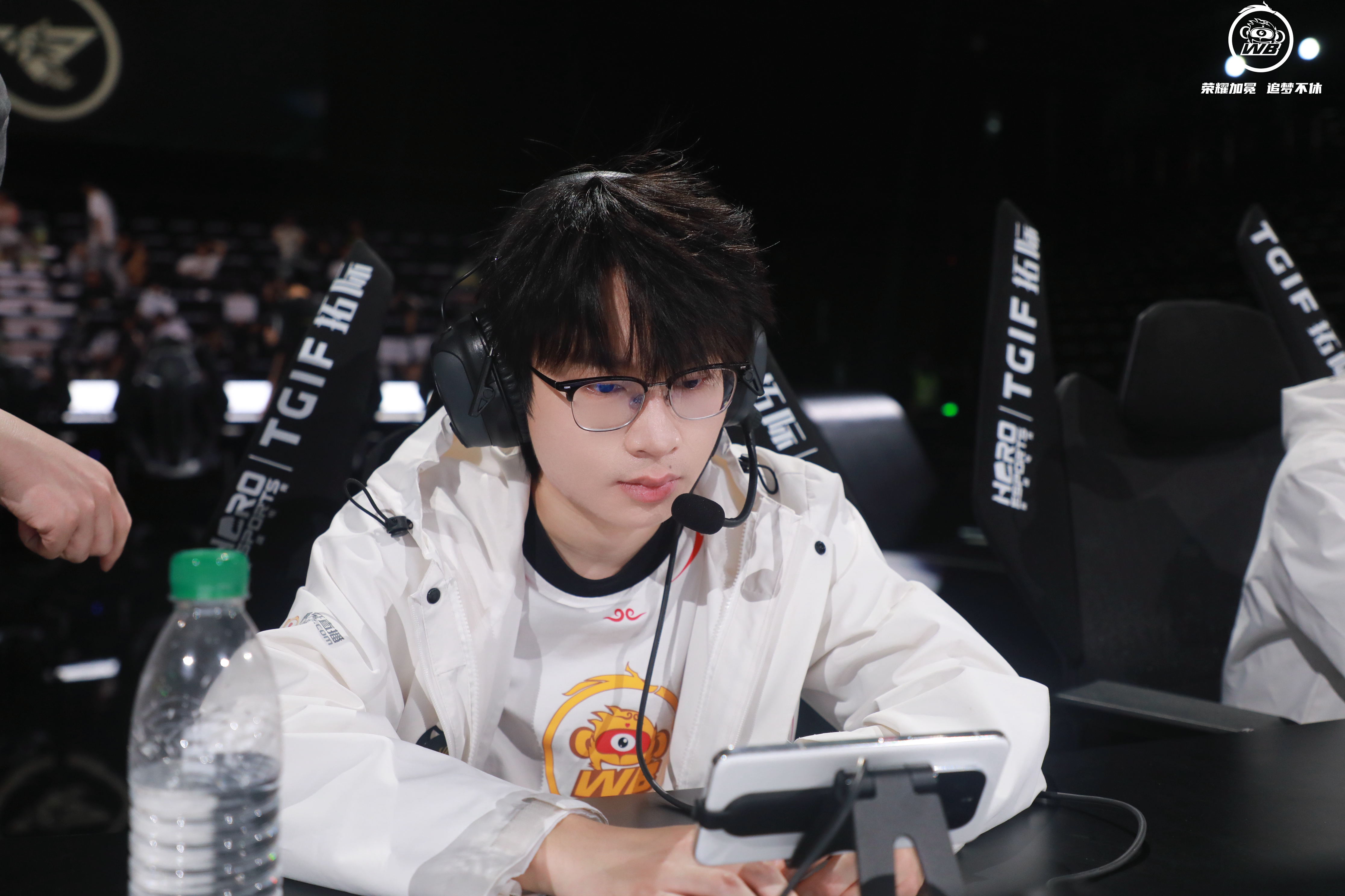 WBG力克HLE，Ruler操刀奇招英雄翻盘激烈交锋八强赛，留下经典瞬间